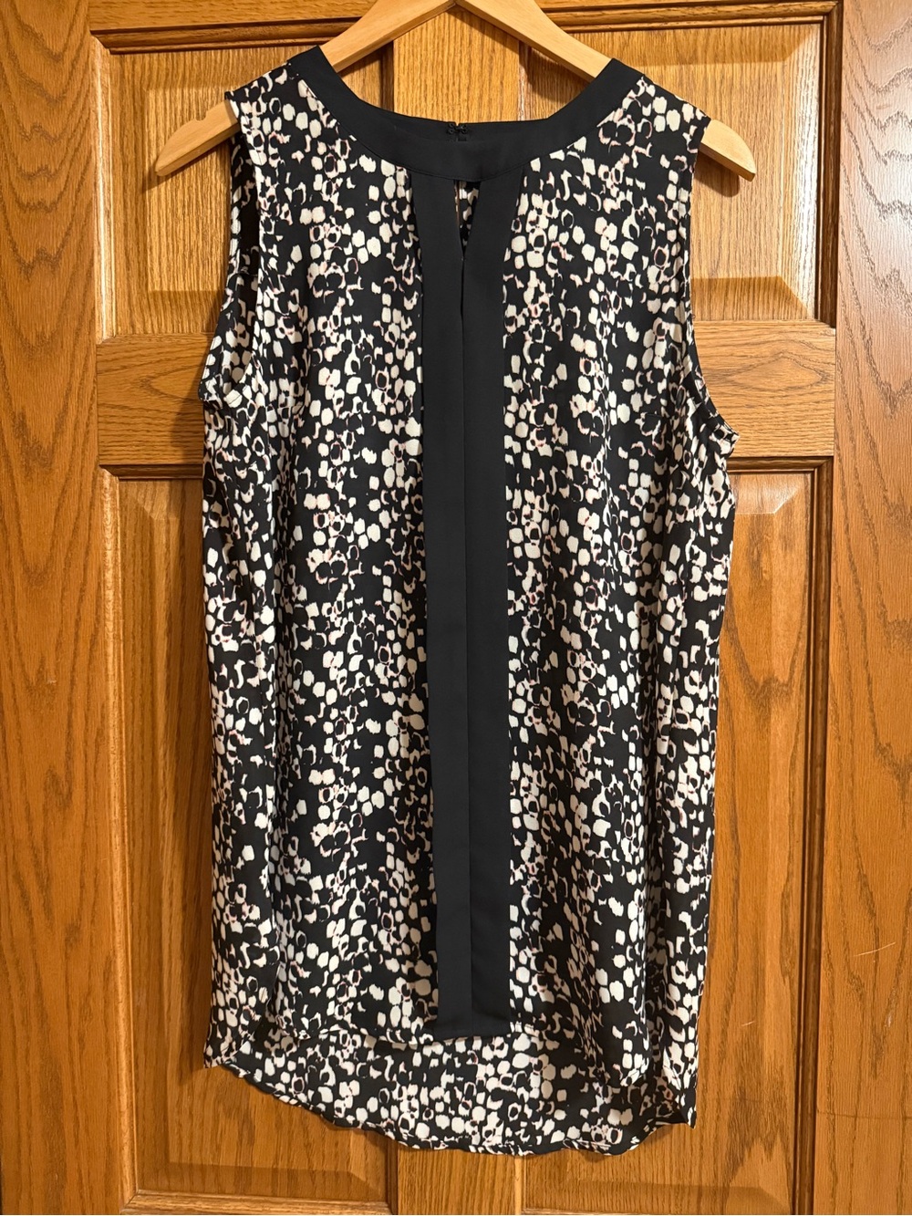 Vince Camuto Black and Cream Sleeveless High-Low Top size medium